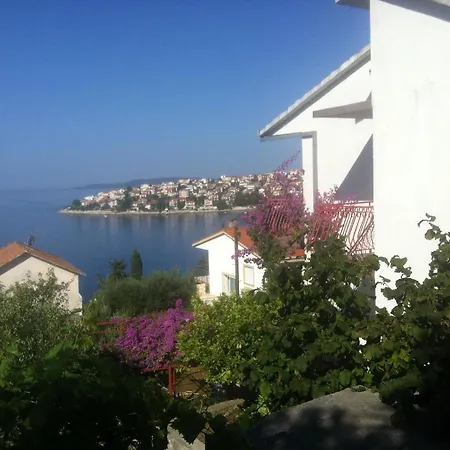 Prana Mit Grosser Terrasse Und Meerblick Holiday home Trogir